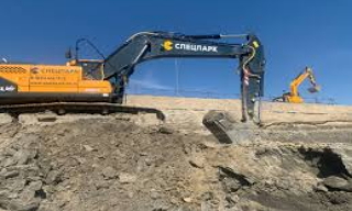 Разработка грунта под коллекторы в Большом Камне от 2604 руб. – 2Землекопа-Бль