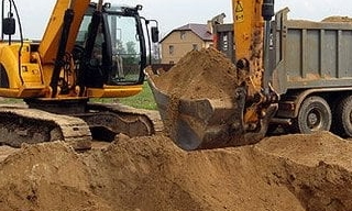 Выкопать яму экскаватором в Большом Камне от 938 руб. - 2Землекопа-Бль