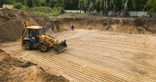 Разработка котлована Большой Камень, цена от 313 руб./м3.